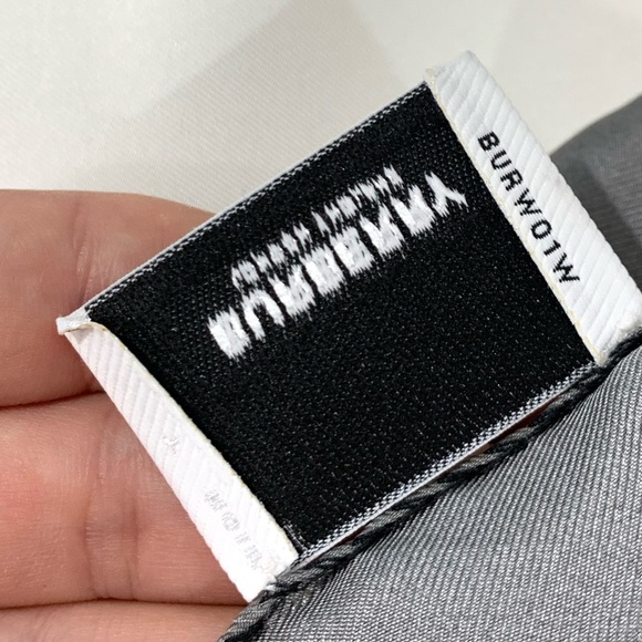 Authentic BURBERRY Silk Montage Print Large Square Scarf Monochrome. - Picture 10 of 10